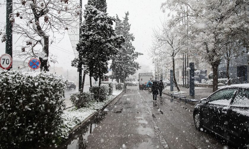 Χιόνια Αττική: Τι ώρα θα το στρώσει στην Αθήνα