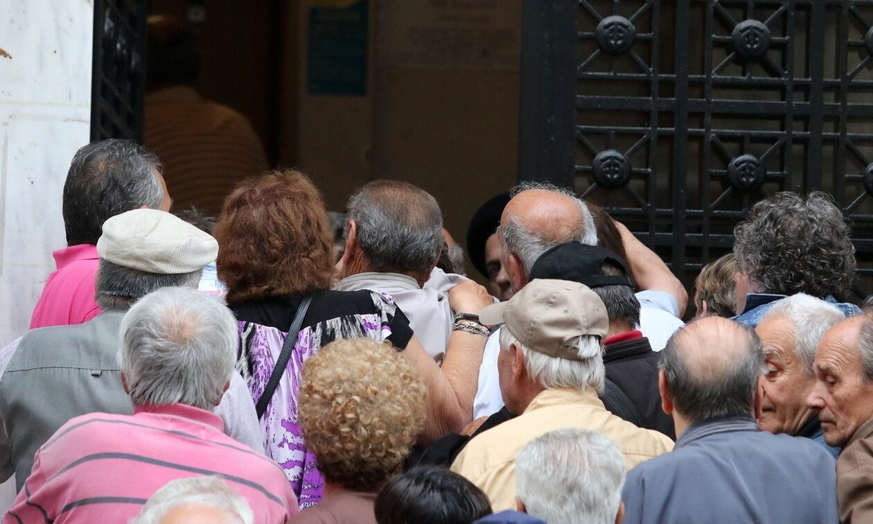 Συντάξεις: Ποιοι συνταξιούχοι θα πάρουν το επίδομα - Πόσα χρήματα