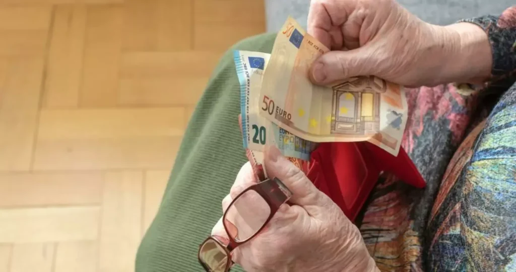Χριστουγεννιάτικο Δώρο: Διπλή πληρωμή σε συνταξιούχους