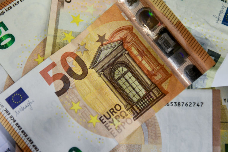 Συντάξεις: Διπλός μποναμάς στα ΑΤΜ - Αύξηση και 150 ευρώ