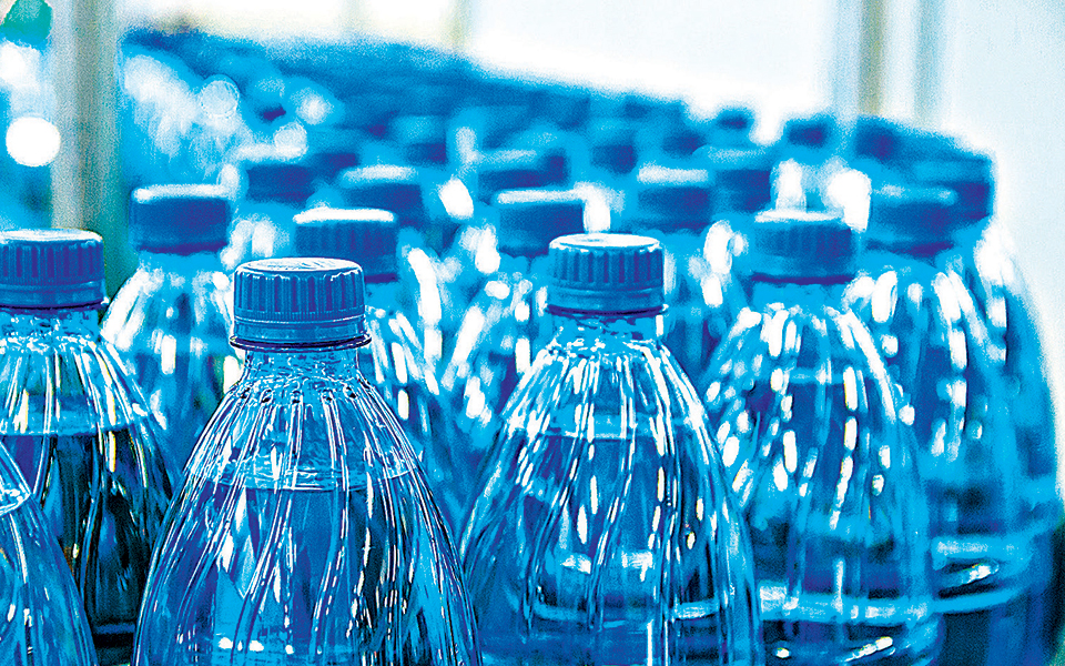 Πανικός με τα πλαστικά μπουκάλια νερού - Γιατί δεν πρέπει να τα χρησιμοποιείτε ξανά
