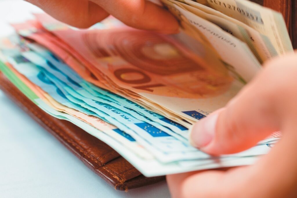 Ασφαλιστικά χρέη έως 30.000 ευρώ: Αυτή είναι η νέα ρύθμιση - Τι πρέπει να γνωρίζετε