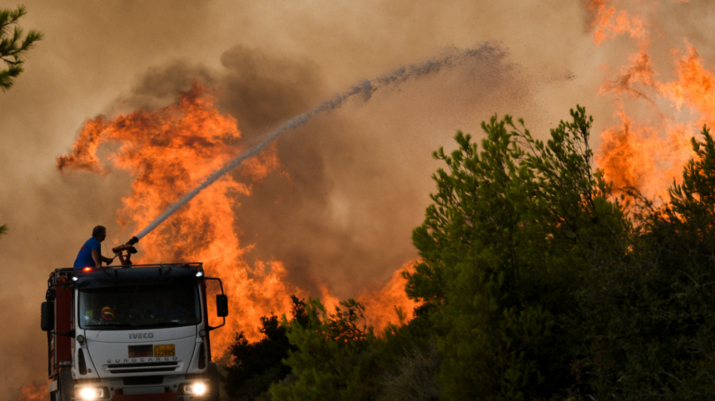 Τεράστιος κίνδυνος για πυρκαγιές σε αυτές τις περιοχές τις επόμενες ώρες